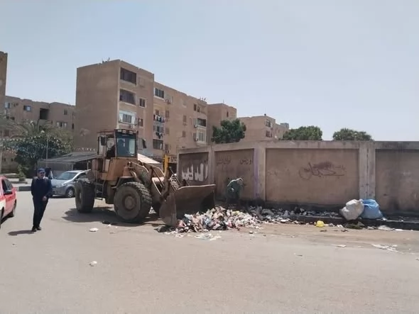 رفع القمامة والمخلفات من مركز ومدينة الإسماعيلية..صور