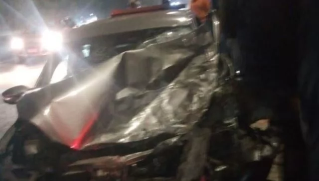 تصادم أعلى وصلة دهشور بين ملاكي وميكروباص وتهشم مقدمتي السيارتين 