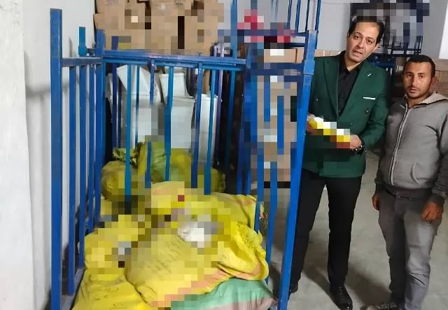 ضبط 180 عبوة مستحضرات تجميل مجهولة و 300 شيكارة اسمدة بالبحيرة