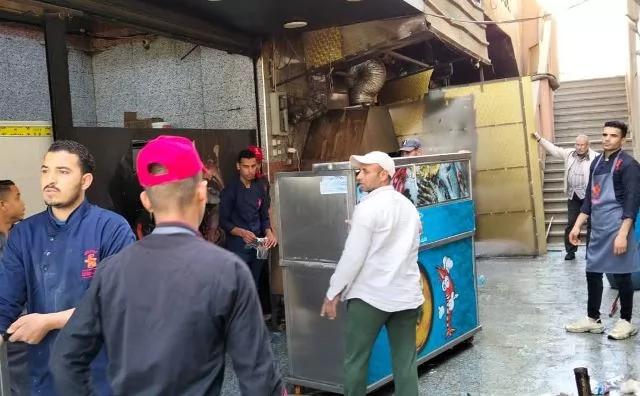 أسباب إغلاق وتشيمع (21) محل ومطعم فى مدينة الشروق.. بالصور