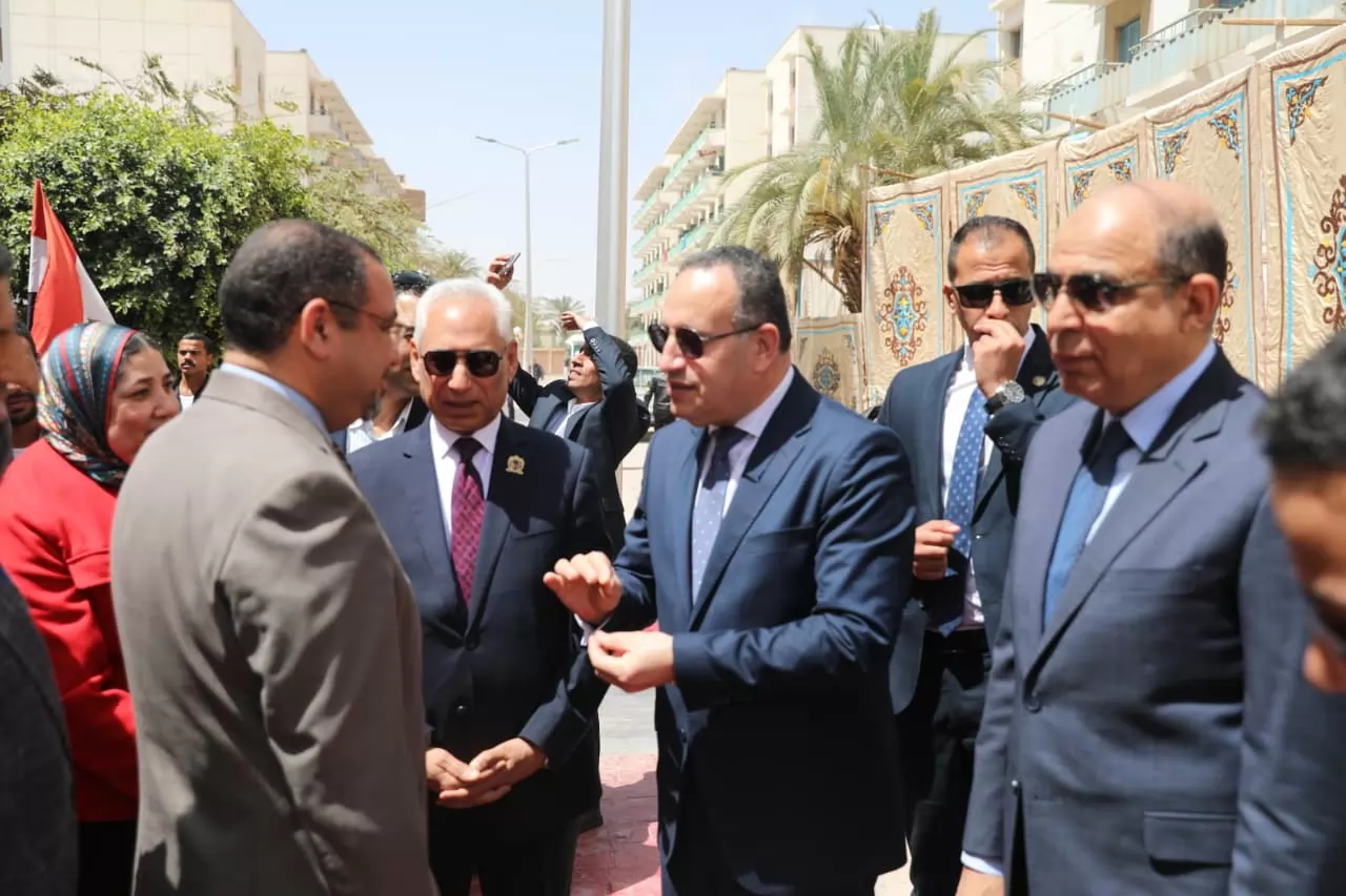 وزير التعليم العالي يفتتح عددًا من المشروعات بجامعة المنيا 