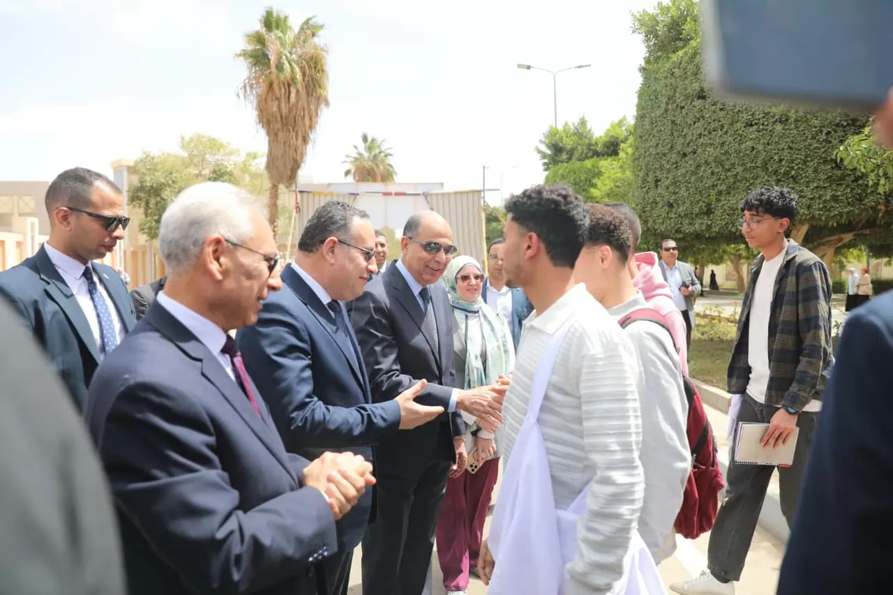 وزير التعليم العالي يفتتح عددًا من المشروعات بجامعة المنيا 