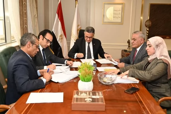 وزير التموين يبحث مطالب المواطنين مع أعضاء النواب والشيوخ