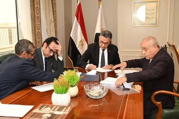 وزير التموين يبحث مطالب المواطنين مع أعضاء النواب والشيوخ