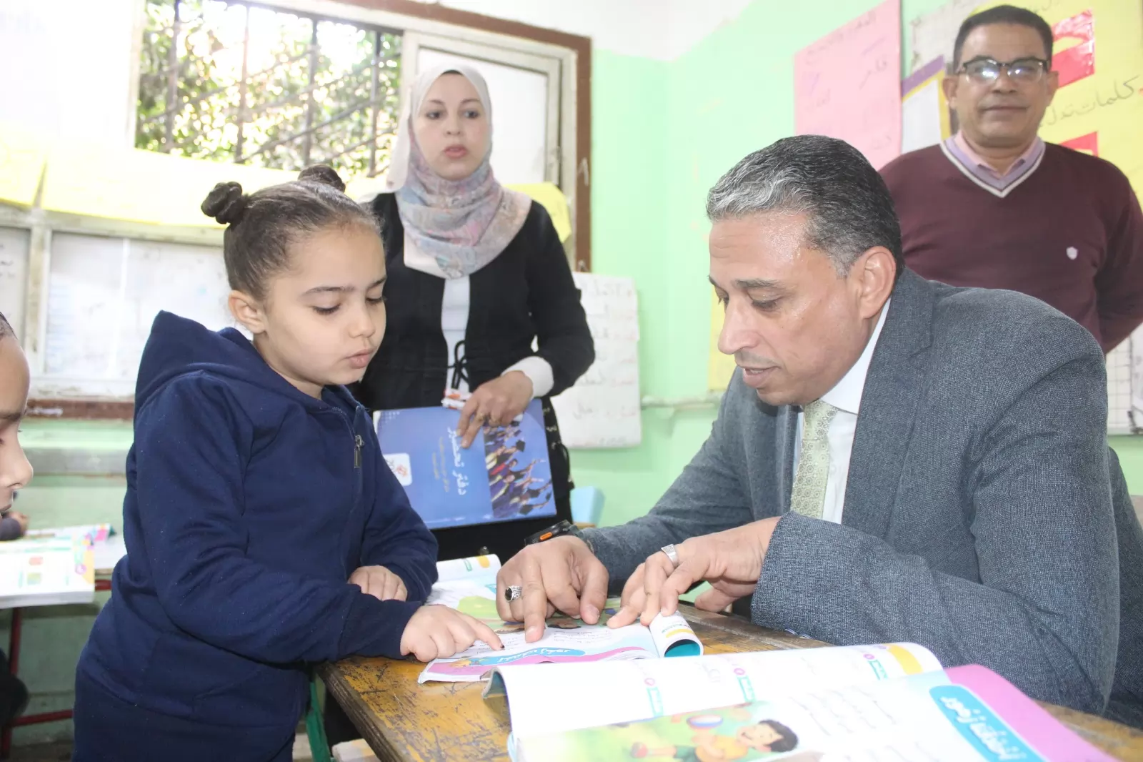 مدير تعليم الجيزة يقود جولة تفقدية بمدارس أوسيم ومنشأة القناطر 