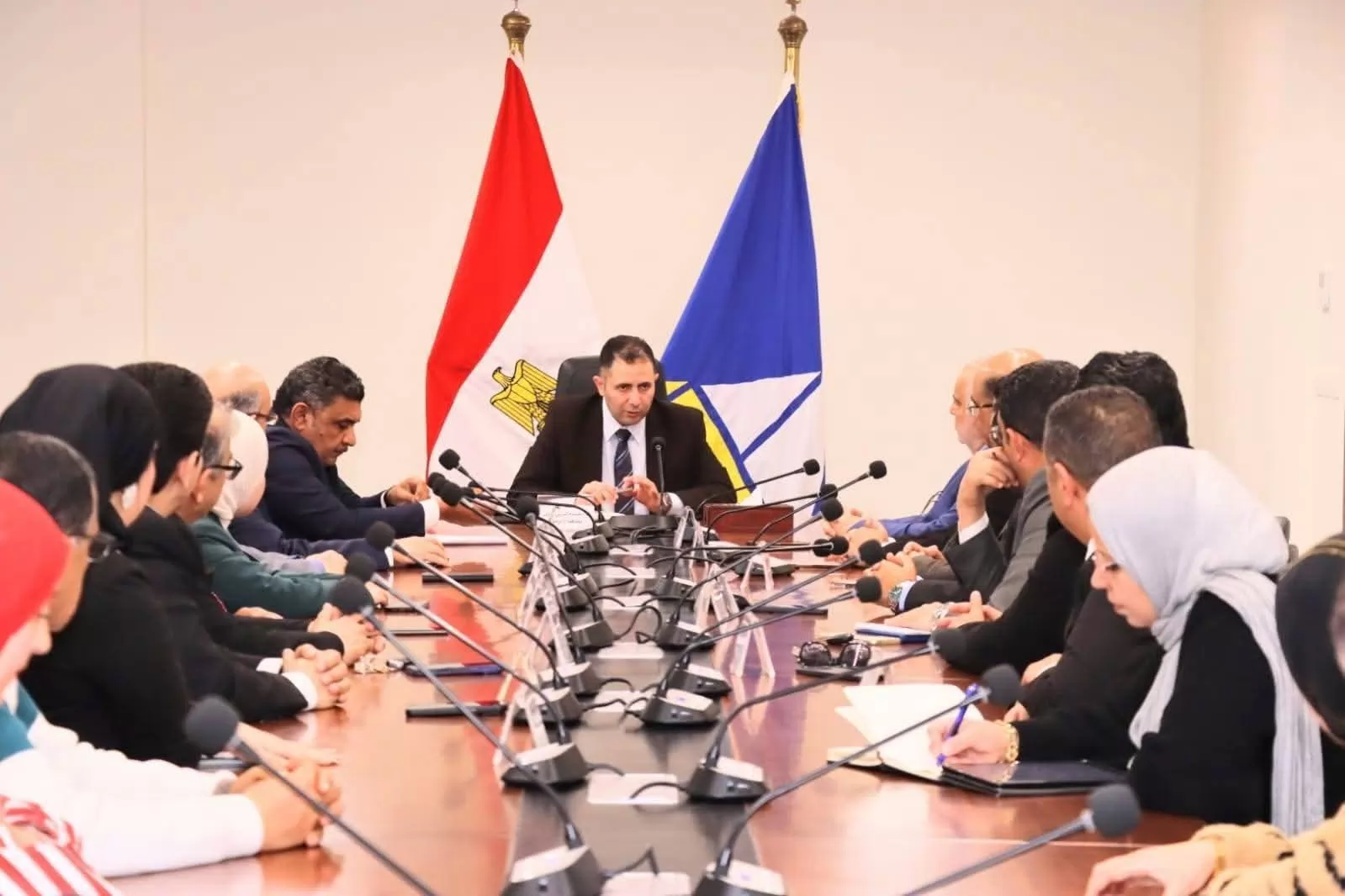 محافظ دمياط يلتقي مجلس أمناء المدينة.. حلول عاجلة للمشكلات .. صور