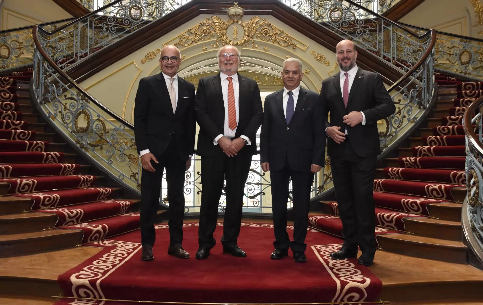 جامعة عين شمس تستقبل الملك أحمد فؤاد الثاني في زيارة تاريخية