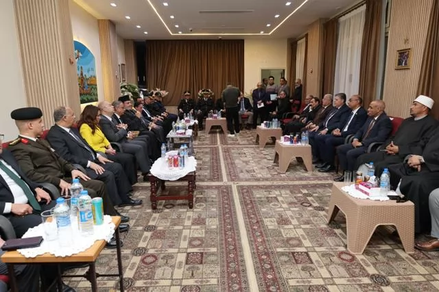 الأنصاري يزورالكنيسة الكاثوليكيةلتقديم التهنئة بمناسبة عيدالقيامة