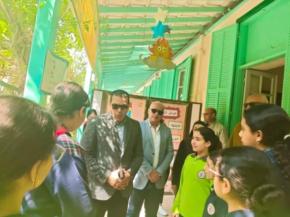 وكيل تعليم الإسماعيلية يتفقد مدرسة الراهبات الفرنيسكانيات..صور