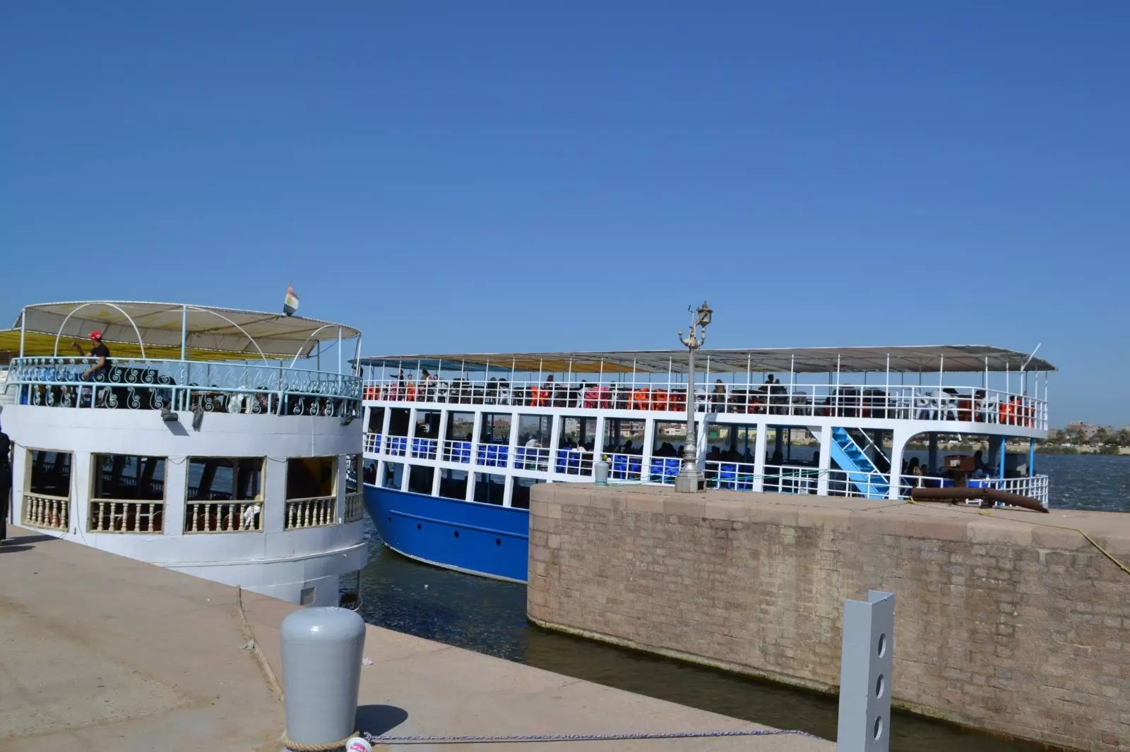 رئيس مدينة رشيد يتابع توافد المواطنين على قناطر ادفينا