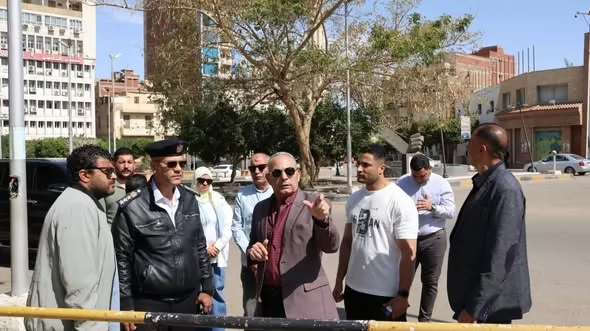 محافظ الإسماعيلية يتفقد شوارع حي أول..صور