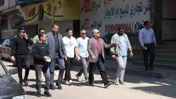 محافظ الإسماعيلية يتفقد شوارع حي أول..صور