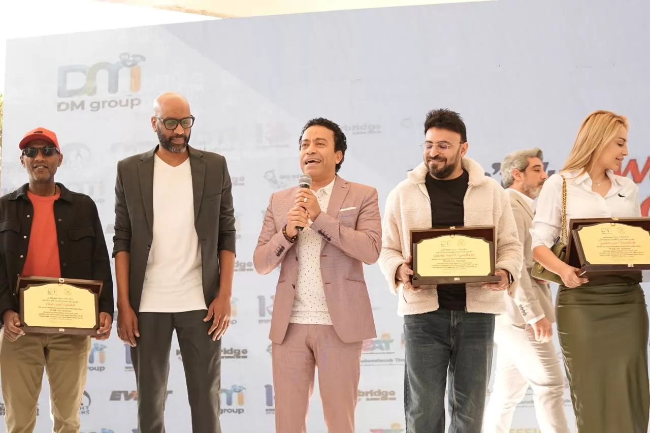 دكتورة دينا مصطفى تكرم نجوم الفن والإعلام لمشاركتهم في دعم ذوي التوحد