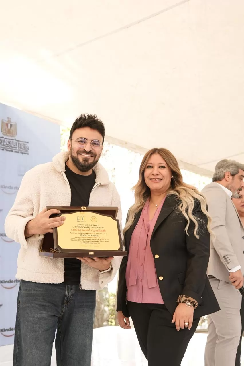 دكتورة دينا مصطفى تكرم نجوم الفن والإعلام لمشاركتهم في دعم ذوي التوحد