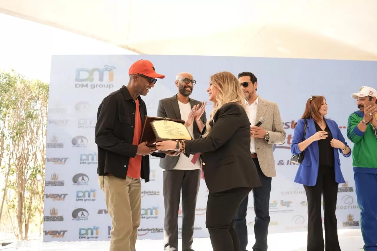 دكتورة دينا مصطفى تكرم نجوم الفن والإعلام لمشاركتهم في دعم ذوي التوحد