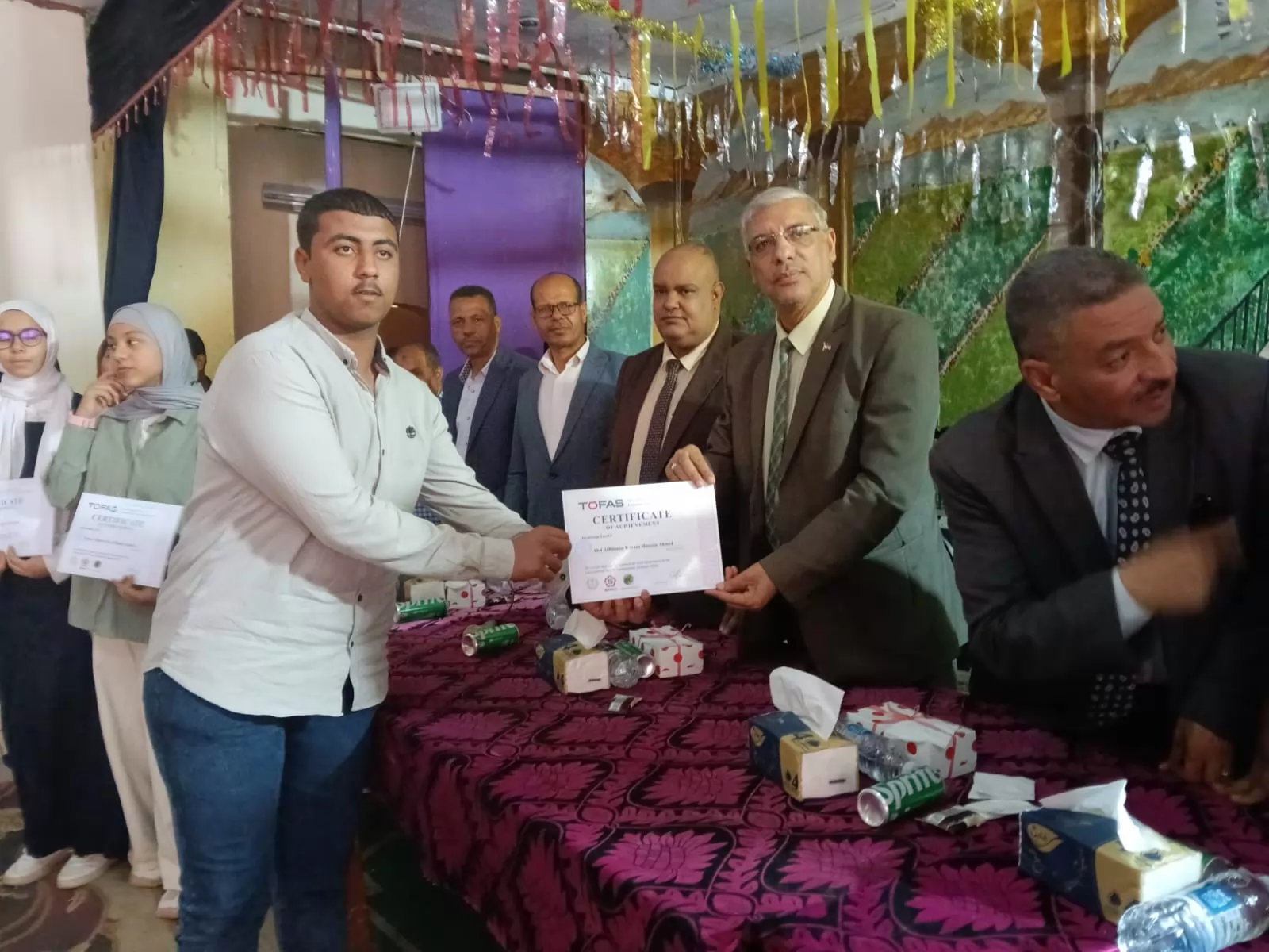 تسليم 55شهادة دولية في البرمجة والذكاء الاصطناعي لطلاب أولى ثانوي