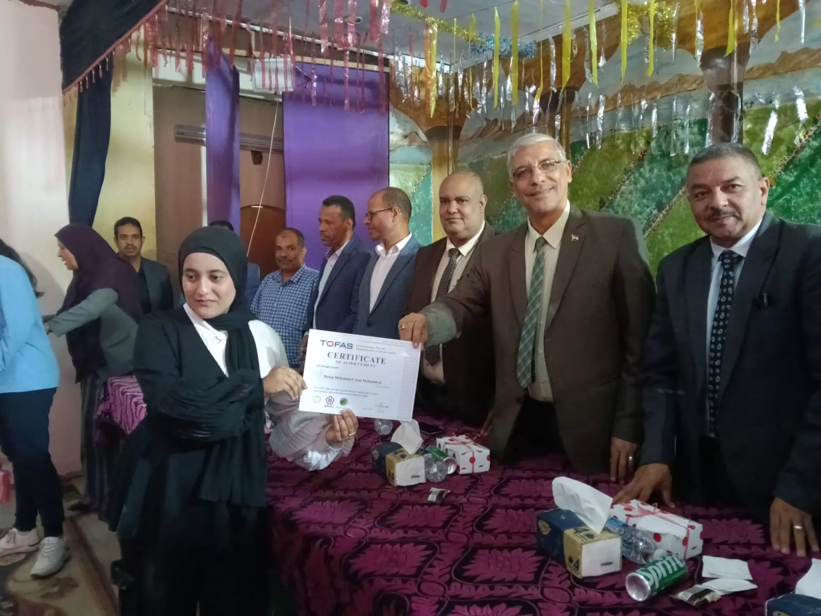 تسليم 55شهادة دولية في البرمجة والذكاء الاصطناعي لطلاب أولى ثانوي