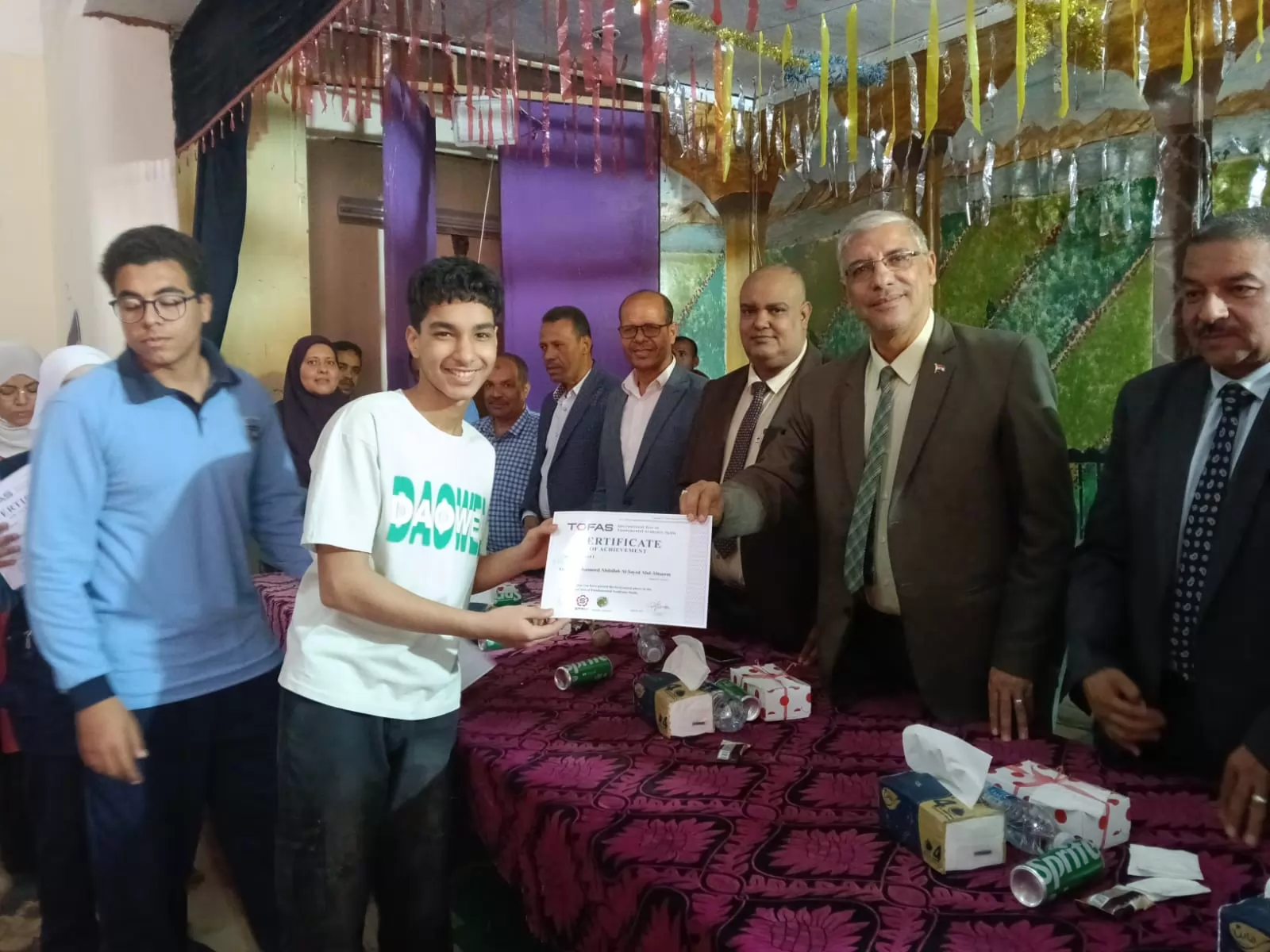 تسليم 55شهادة دولية في البرمجة والذكاء الاصطناعي لطلاب أولى ثانوي