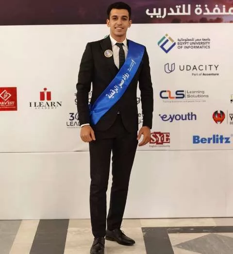 تفاصيل تكريم وزير الإتصالات لطلاب وخريجى الجامعة المصرية الروسية.