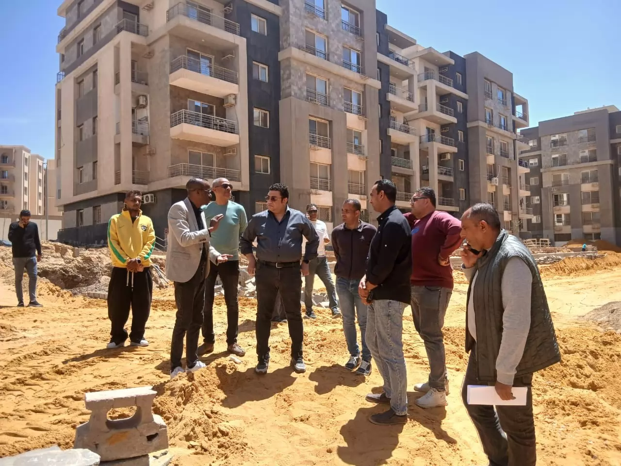بلمسات جمالية.. جهاز القاهرة الجديدة يرفع كفاءة طرق التجمع الثالث
