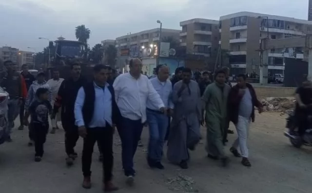 قيادات جهاز بدر على البلدوزر فى مواجهة إمبراطورية الباعة الجائلين