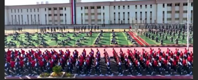 الداخلية تنظم برنامج تعايش بين طلبة الشرطة وطلاب الكلية الحربية 