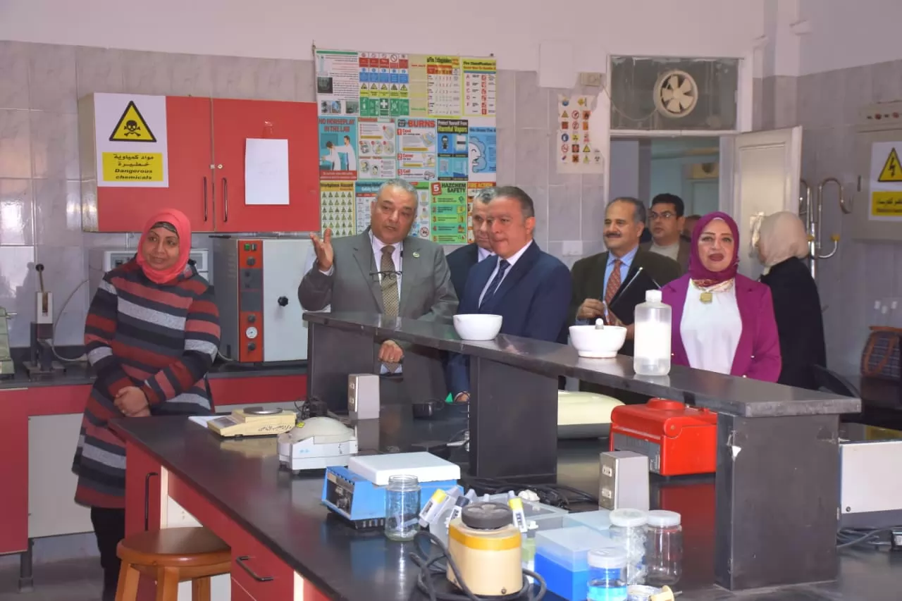 قطاع العلوم الأساسية يتفقد جاهزية كلية تكنولوجيا حيوية السادات