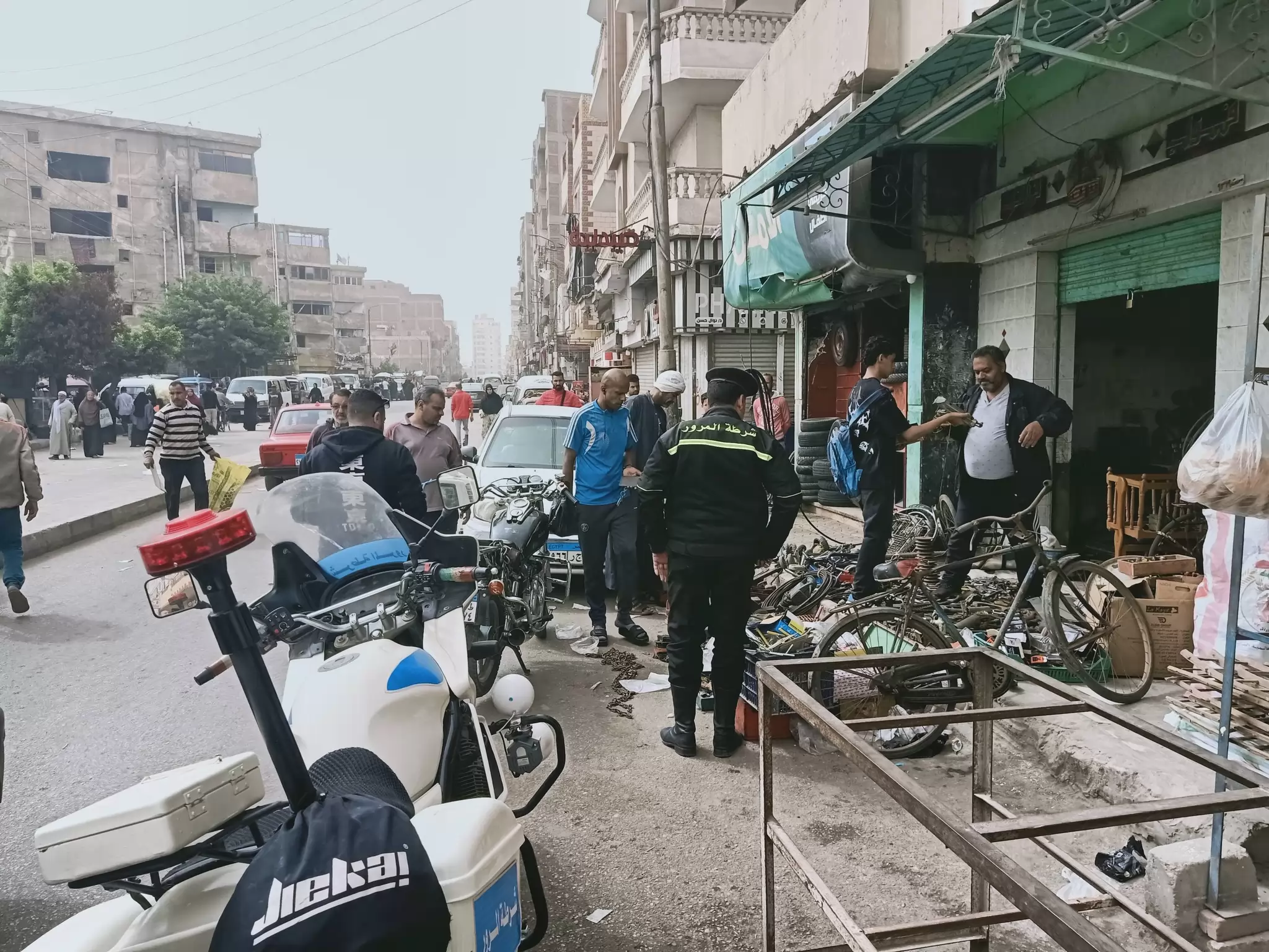 إزالة فورية لسوق عشوائي في الإسماعيلية..صور