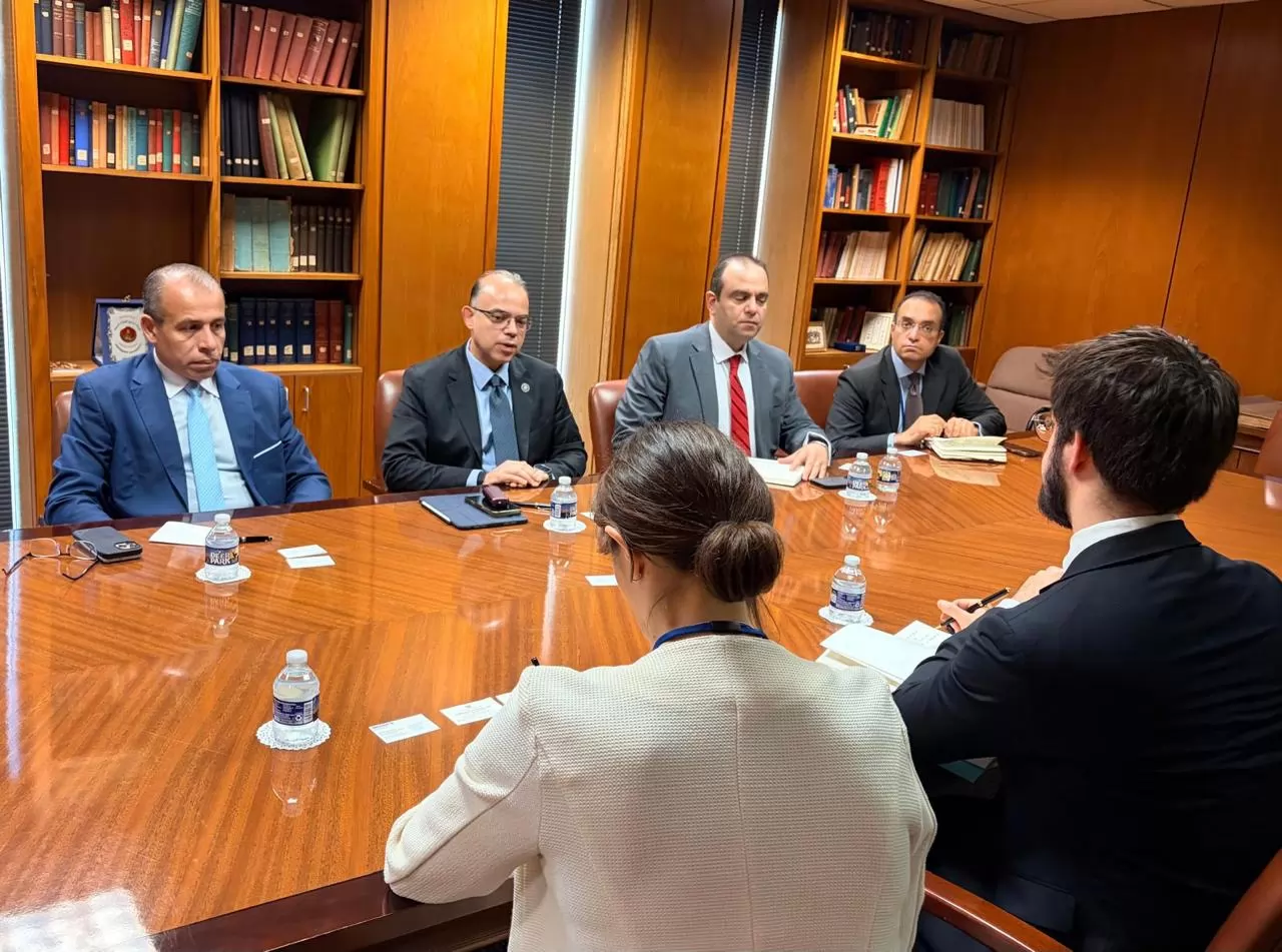 وزير الاستثمار يلتقي قيادات مؤسسة 