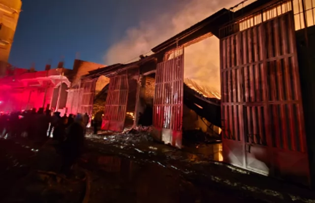 الحماية المدنية تسيطر على حريق 3 مصانع بالقناطر الخيرية