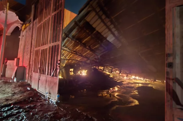 الحماية المدنية تسيطر على حريق 3 مصانع بالقناطر الخيرية