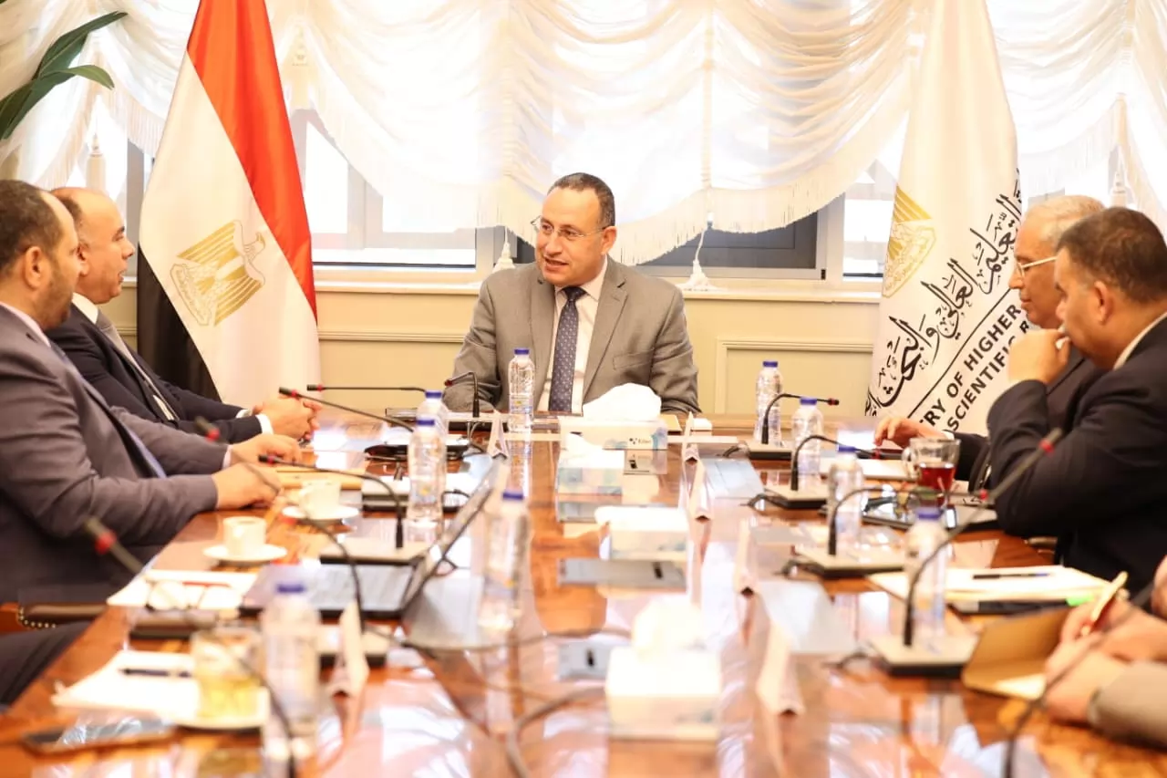 وزير التعليم العالي يبحث سبل تعزيز التعاون مع جهاز مستقبل مصر 