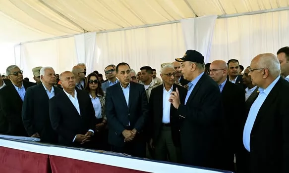 رئيس الوزراء يتفقد مشروع تطوير ميناء العريش البحري