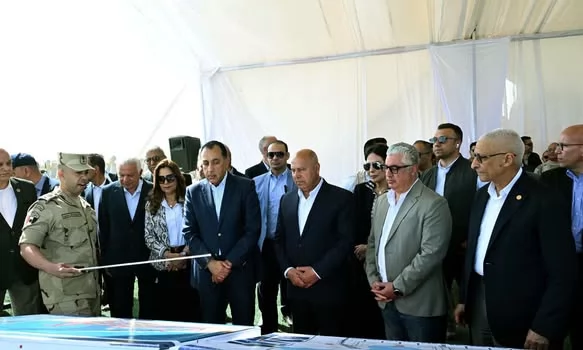 رئيس الوزراء يتفقد مشروع تطوير ميناء العريش البحري