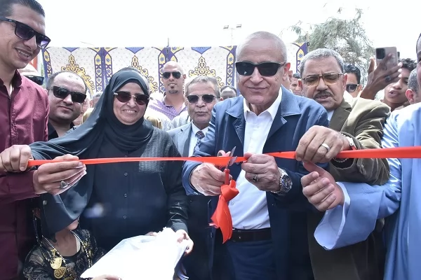 محافظ الاقصر: إنشاء كوبرى الدير ووحدة الغسيل الكلوى