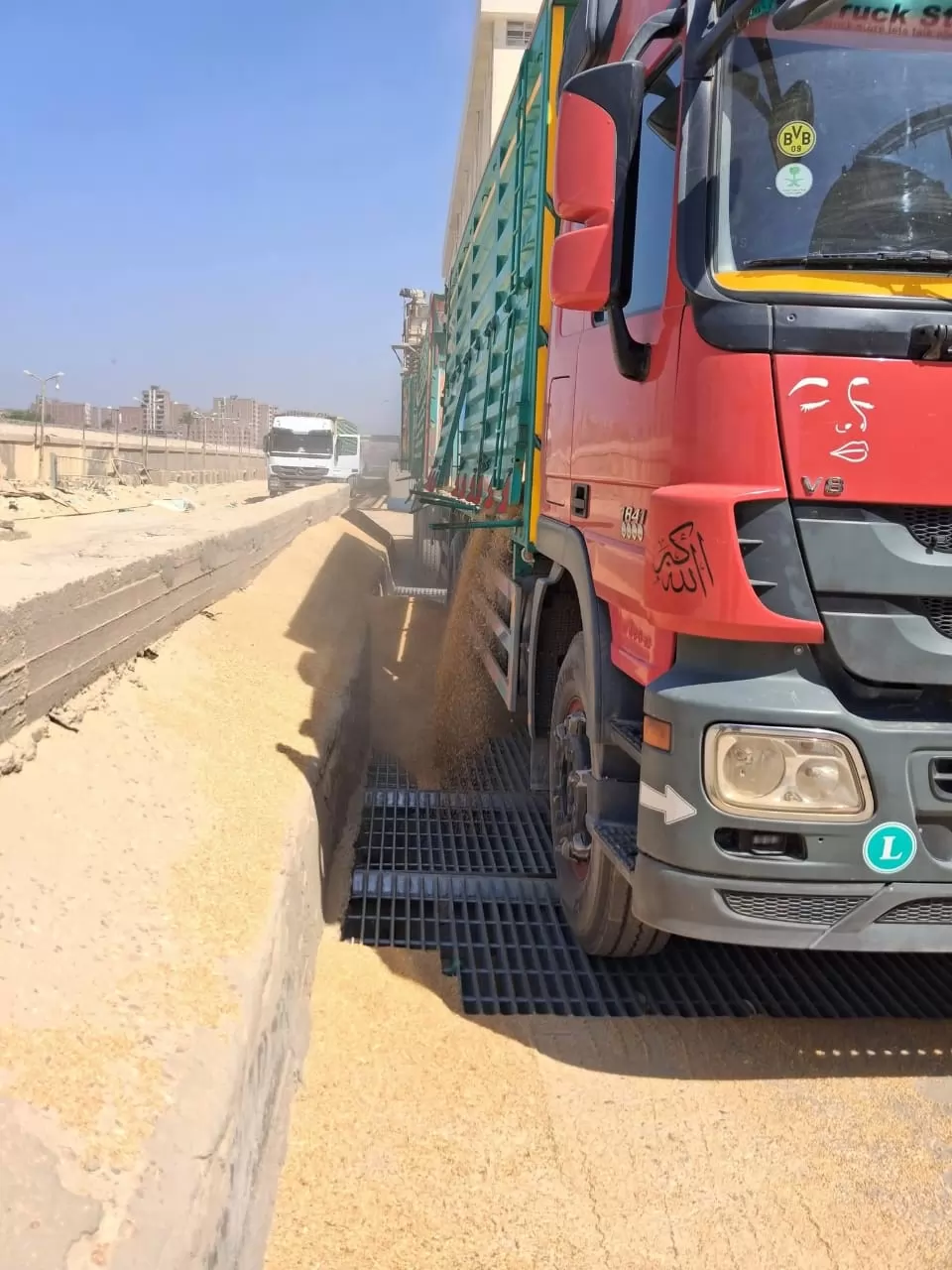 محافظ أسيوط: توريد 7191 طن قمح حتى الآن وتيسيرات شاملة لدعم المزا