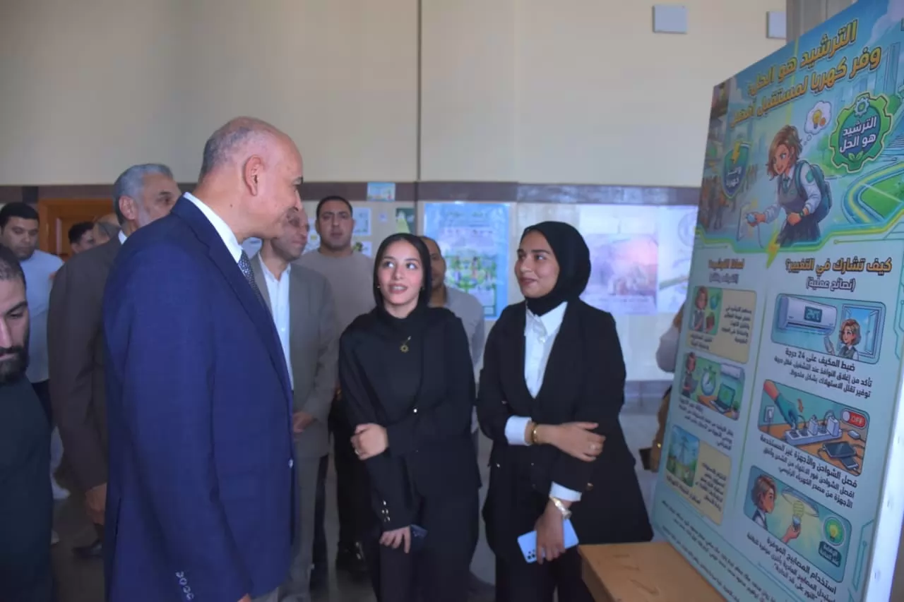 رئيس جامعة السادات يشيد بإبداعات طلاب الجامعة الأهلية