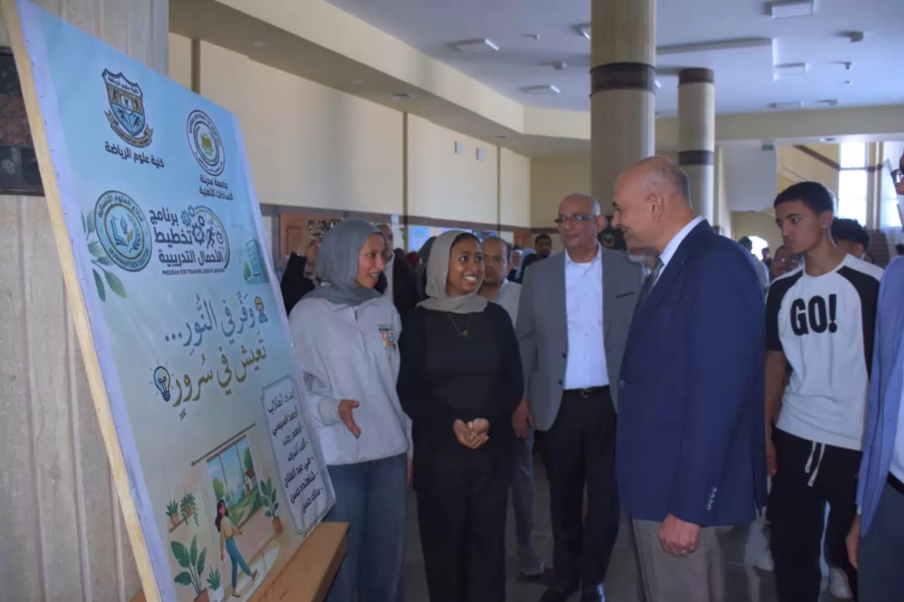 رئيس جامعة السادات يشيد بإبداعات طلاب الجامعة الأهلية