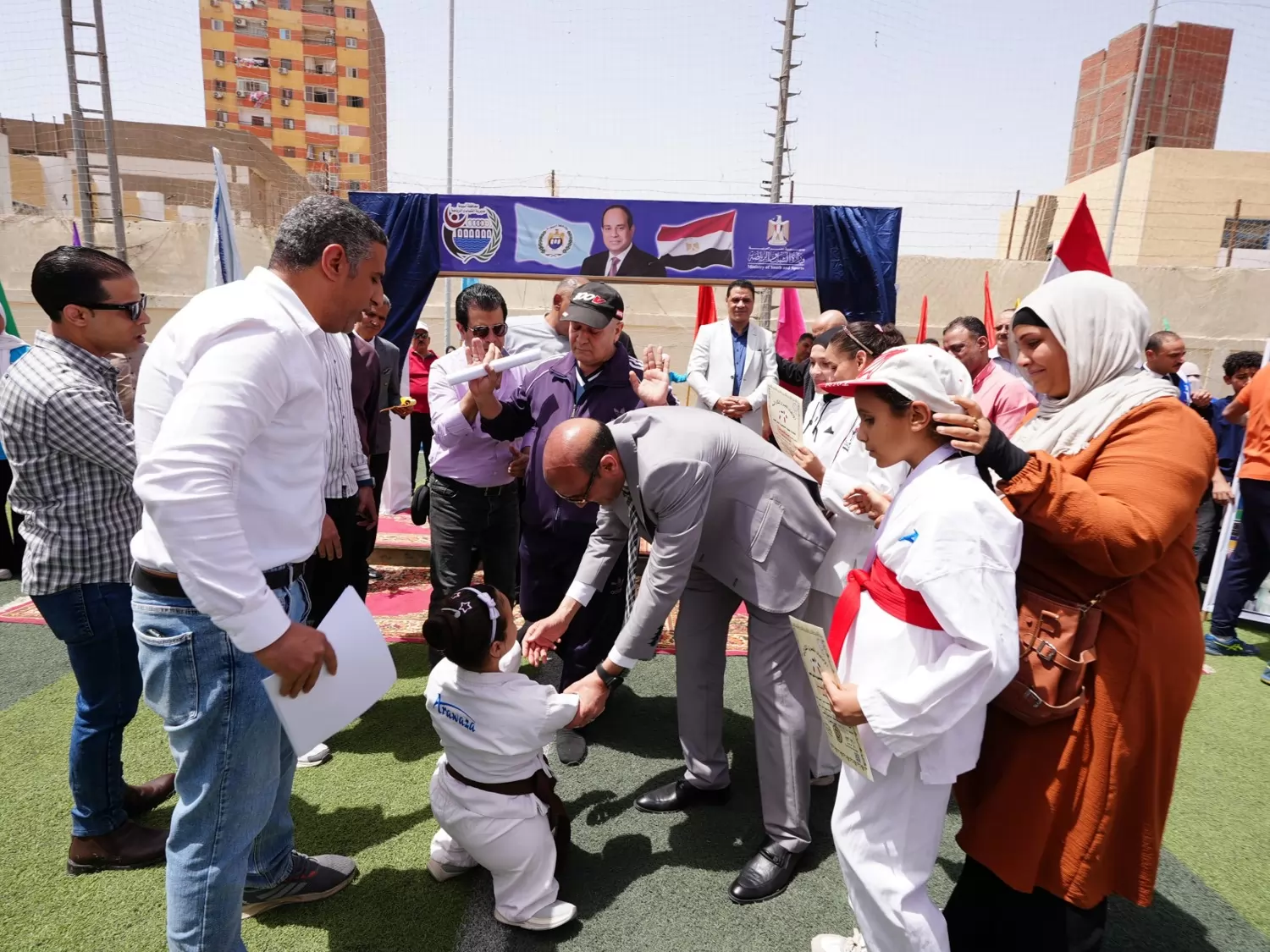 محافظ أسيوط يدشن ملعب 