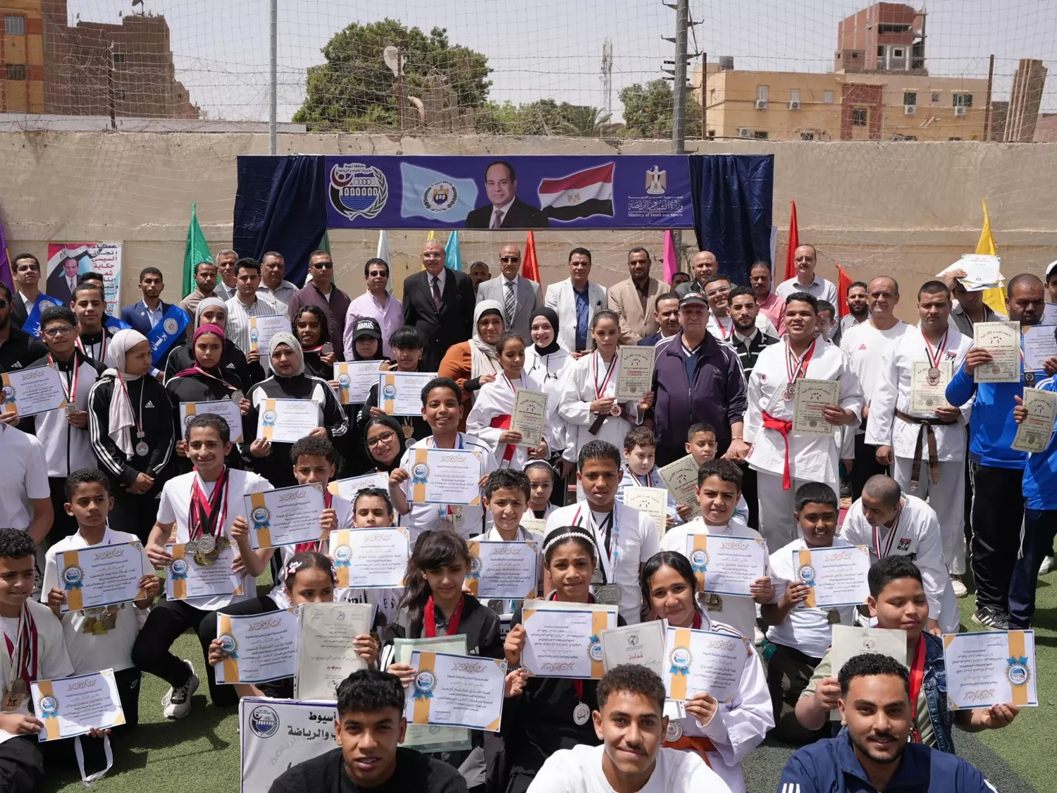 محافظ أسيوط يدشن ملعب 