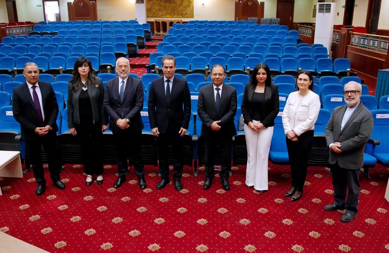 سفير اليونان يزور مسرح ماسبيرو ويشيد بالعلاقات بين القاهرة وأثينا
