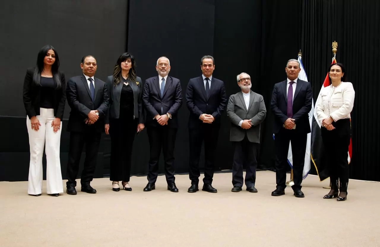 سفير اليونان يزور مسرح ماسبيرو ويشيد بالعلاقات بين القاهرة وأثينا