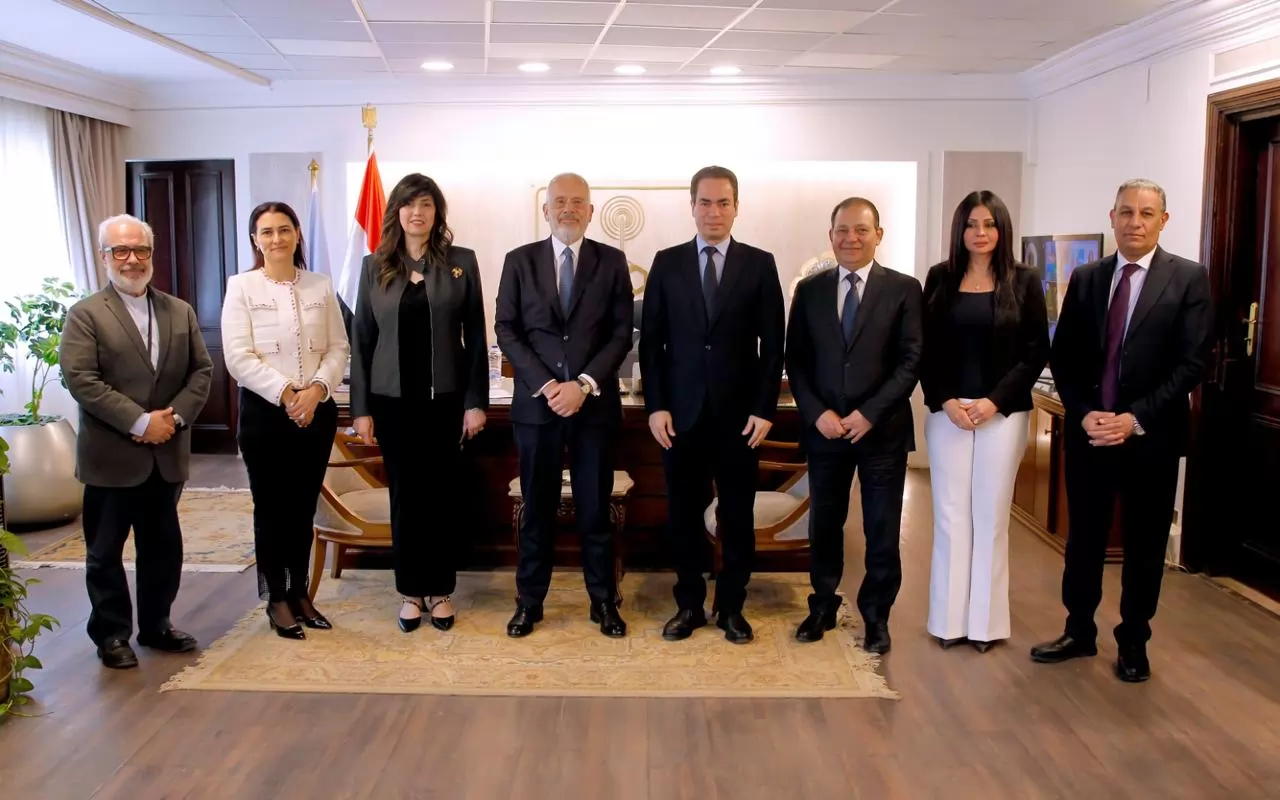 سفير اليونان يزور مسرح ماسبيرو ويشيد بالعلاقات بين القاهرة وأثينا