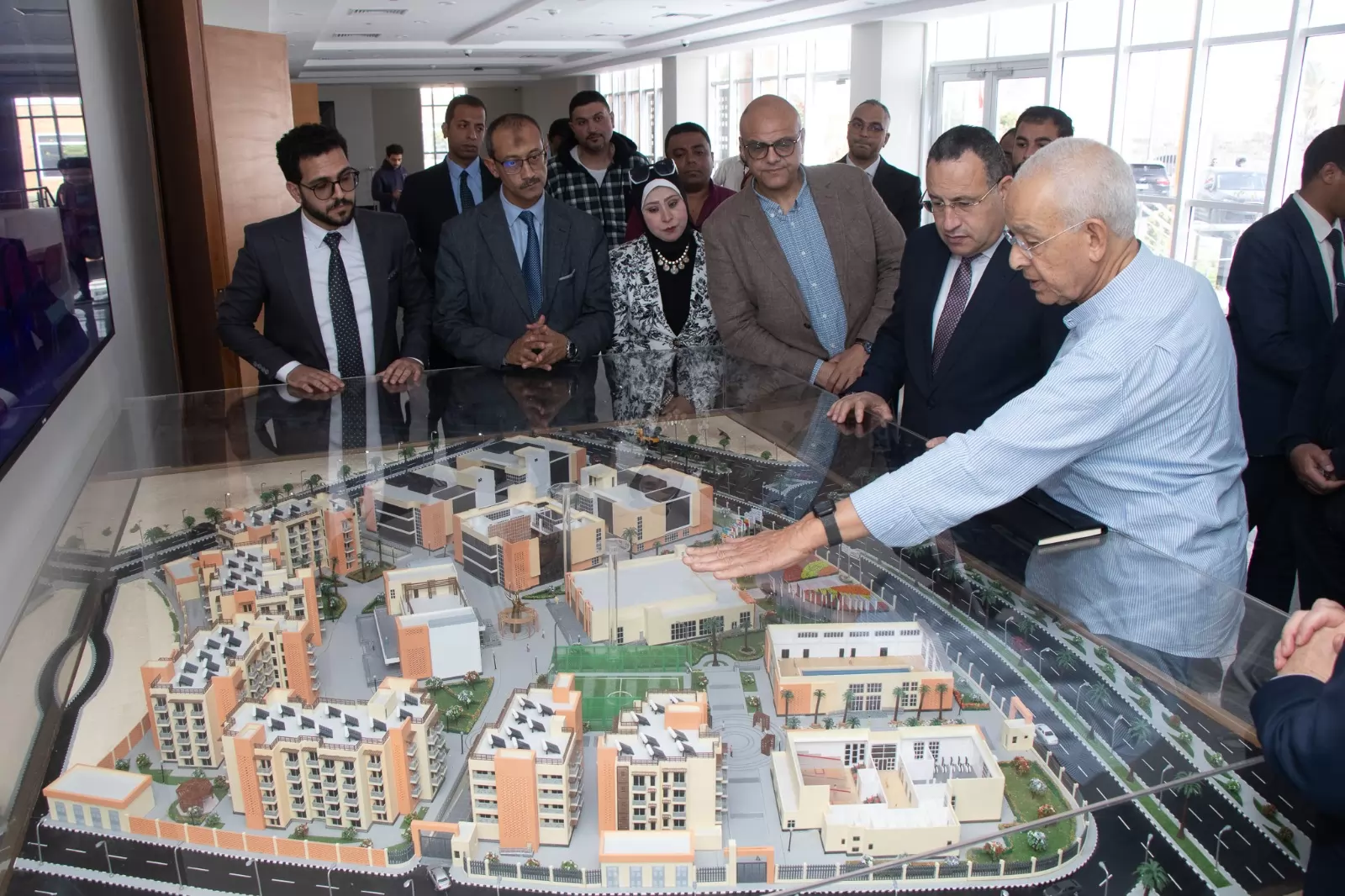 وزير التعليم العالي يتفقد الحرم الجديد لجامعة سنجور ببرج العرب