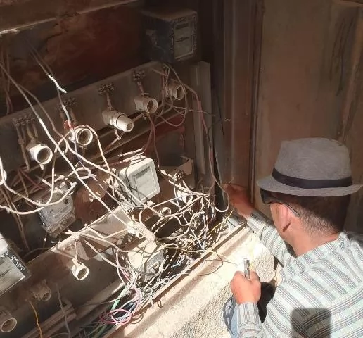 جهاز بدر يقطع المرافق عن إحدى الجهات الهامة ويشن حملة إشغالات.. ص