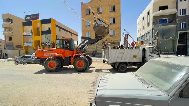 جهاز بدر يقطع المرافق عن إحدى الجهات الهامة ويشن حملة إشغالات.. ص