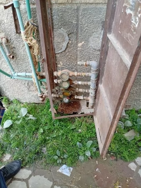 جهاز بدر يقطع المرافق عن إحدى الجهات الهامة ويشن حملة إشغالات.. ص