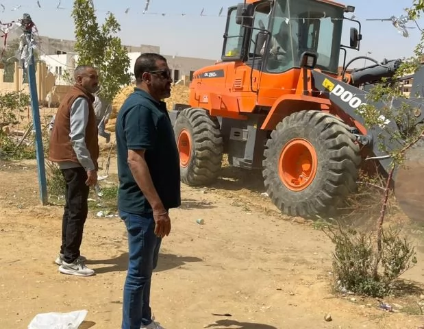 جهاز بدر يقطع المرافق عن إحدى الجهات الهامة ويشن حملة إشغالات.. ص