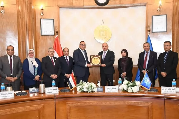 تعاون مشترك بين جامعتي قناة السويس والسويدي للتكنولوجيا..صور