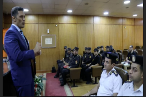  أكاديمية الشرطة تنظم دورة تدريبية حول 